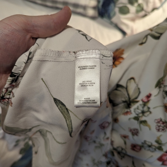 Julian Taylor size 8 White floral knee-length dress with lace neckline - Picture 3 of 7